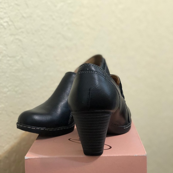 Euro by Sofft Black Leather Heeled Pumps - Picture 4 of 9